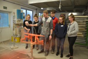 Mehr über den Artikel erfahren Werkstatt statt Schulbank