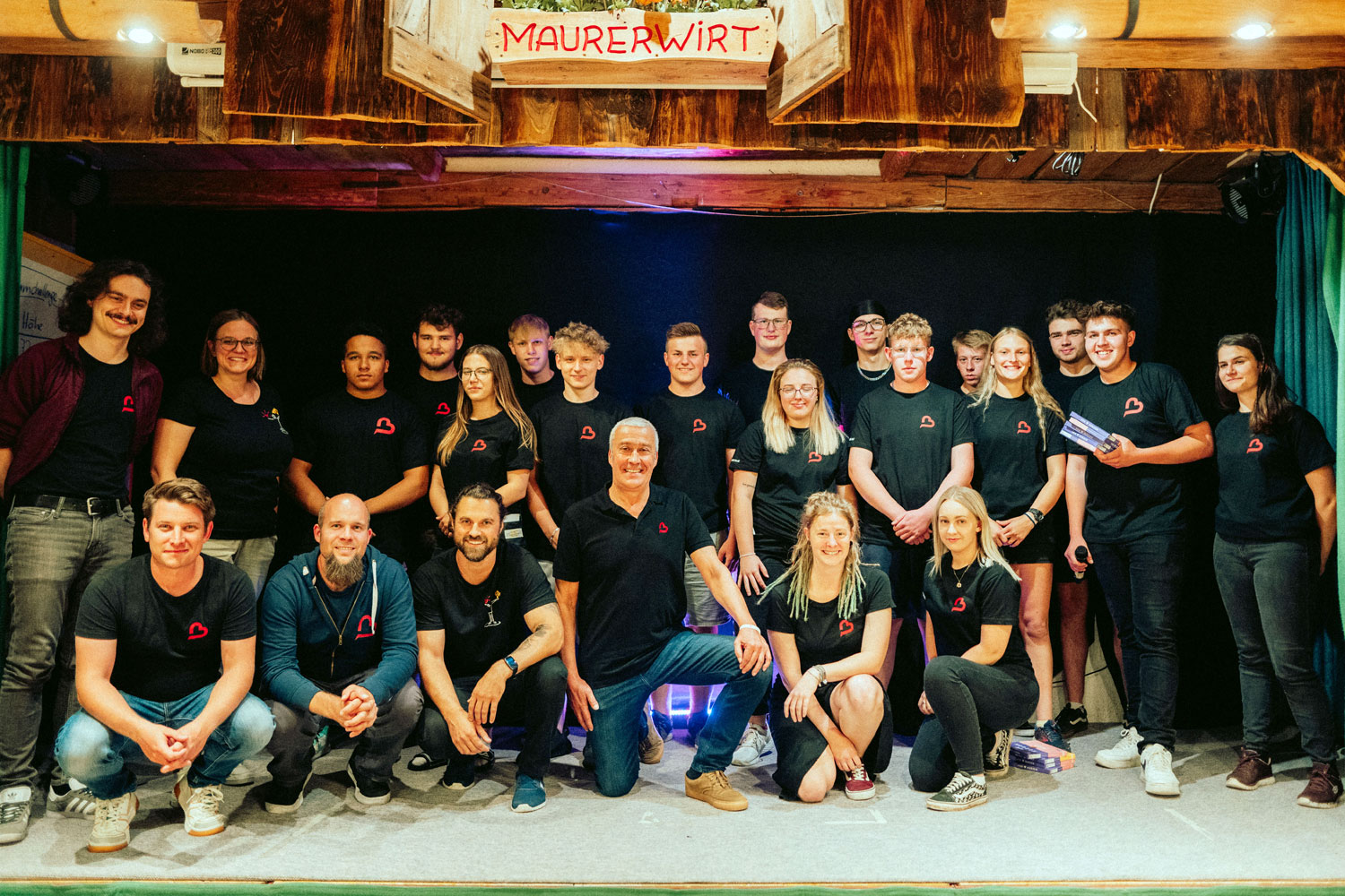 Gruppenfoto Abschlussabend HeartBeat Lehrlingscolleg