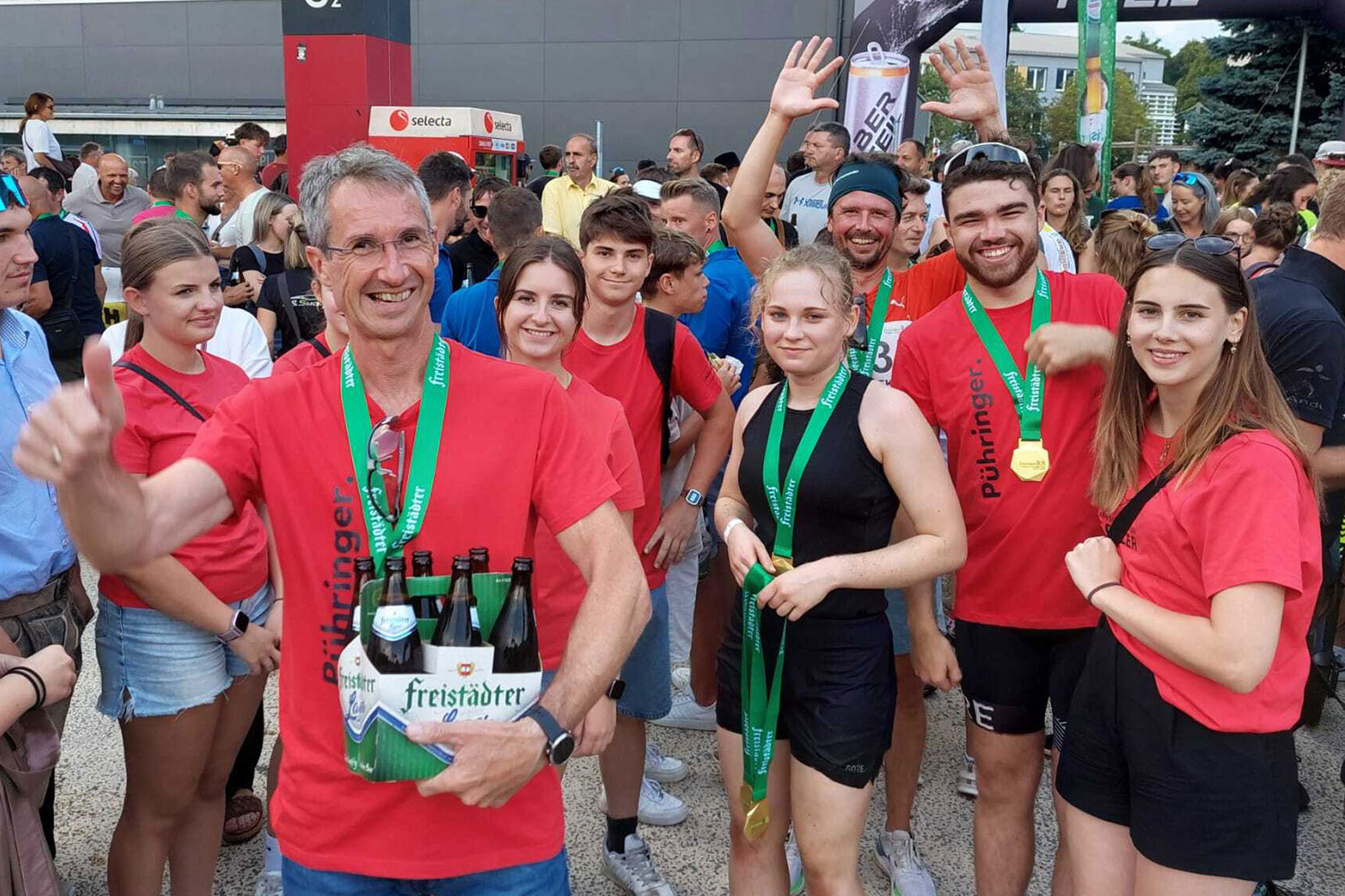Klaus Pühringer mit seinem Team bei der Wiesn Challenge in Freistadt